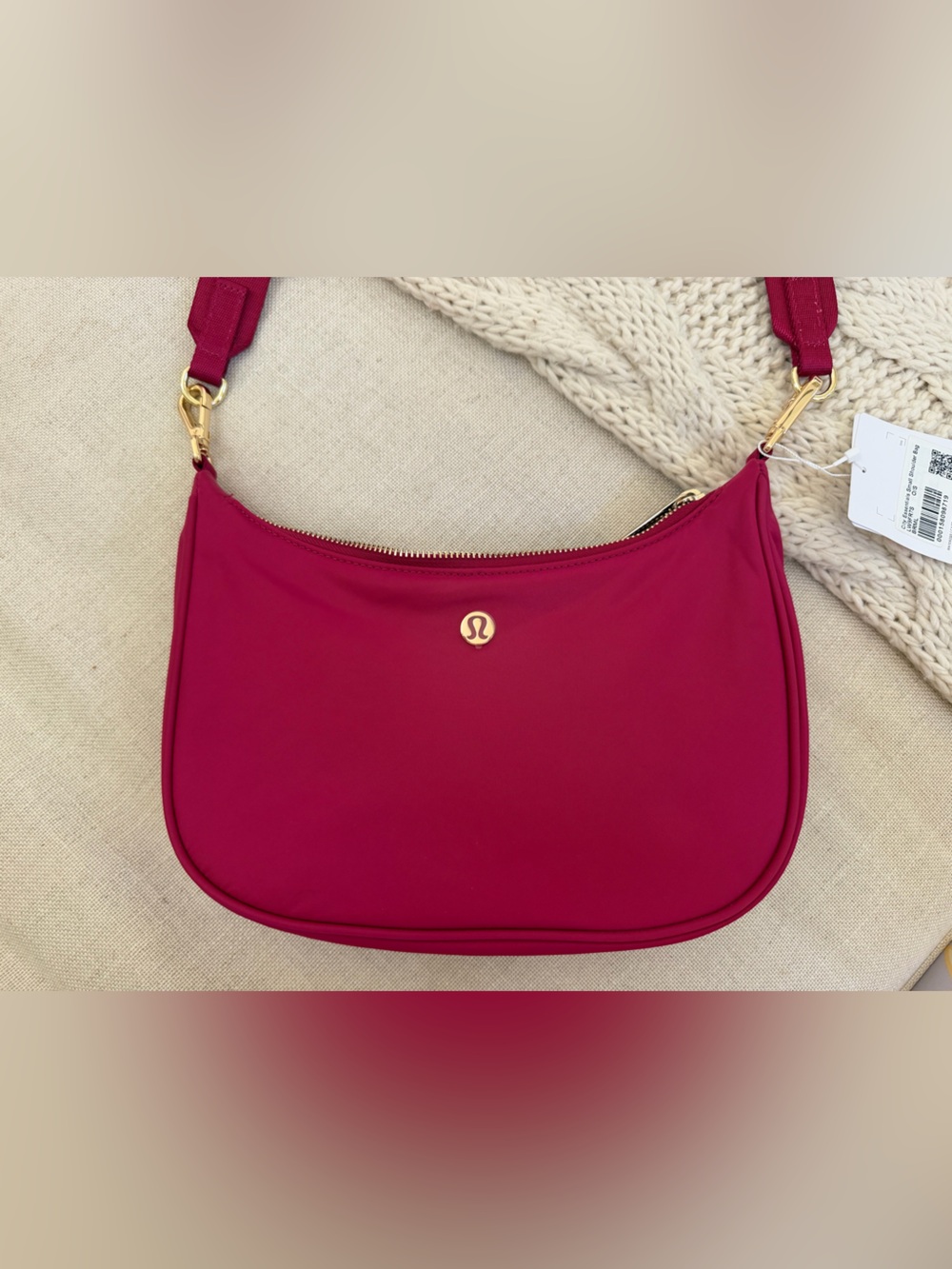 Lululemon city essentials, small shoulder bag. - Picture 5 of 7